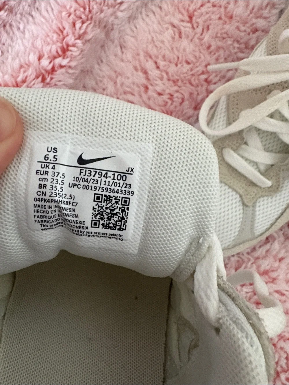 Nike Women's Beige and White Mesh Suede Sneakers